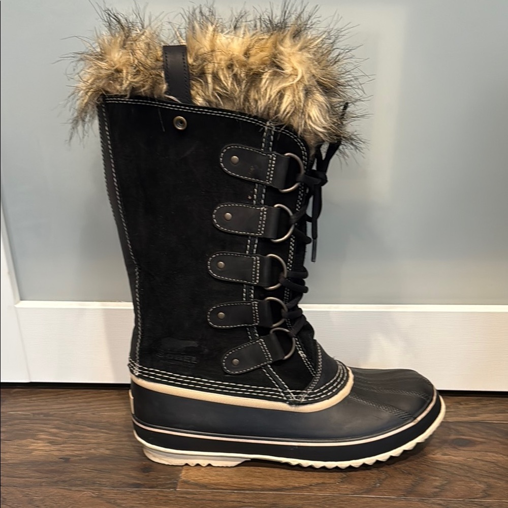 Sorel Black and Cream Winter Boots with Rugged Sole